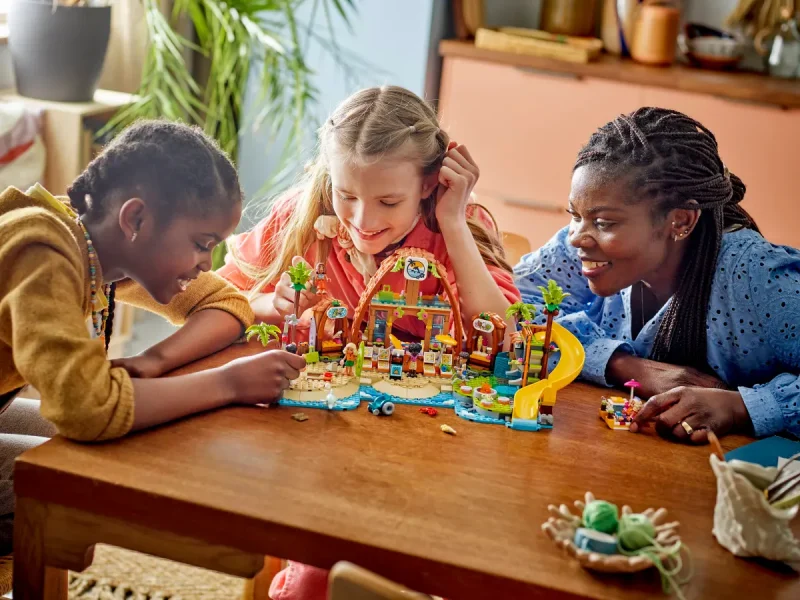 LEGO Stațiune de pe litoral pentru vacanță cu familia