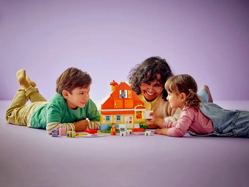 LEGO Casa de familie a lui Blue cu un joc de memorie