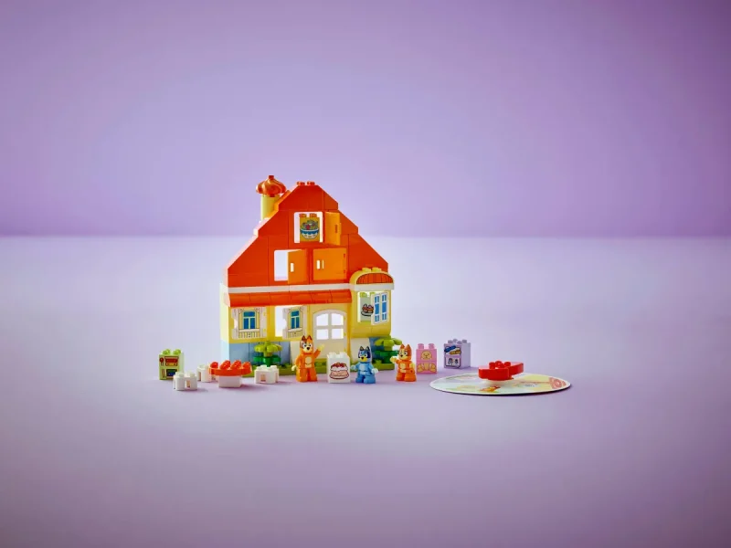 LEGO Casa de familie a lui Blue cu un joc de memorie