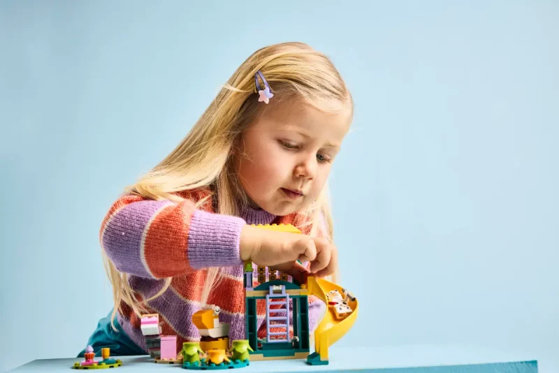 LEGO Distracție la locul de joacă cu Blue și Chloe