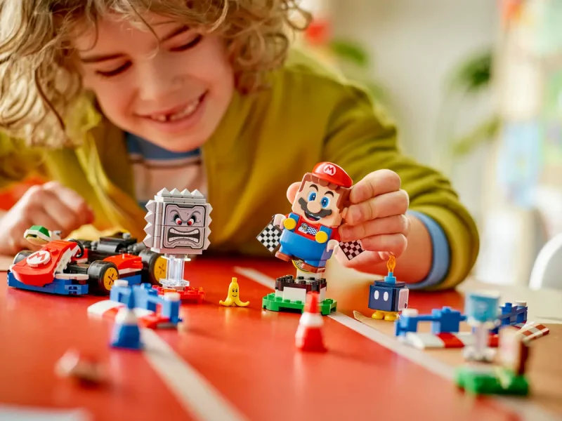 LEGO Mario Kart™ – LEGO® Mario™ interactiv și Standard Kart