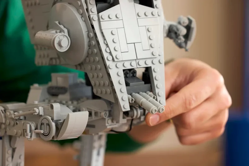 LEGO Robotul biped AT-ST™