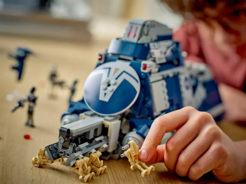LEGO Vehiculul MTT™ al separatișilor din Bătălia de pe Felucia