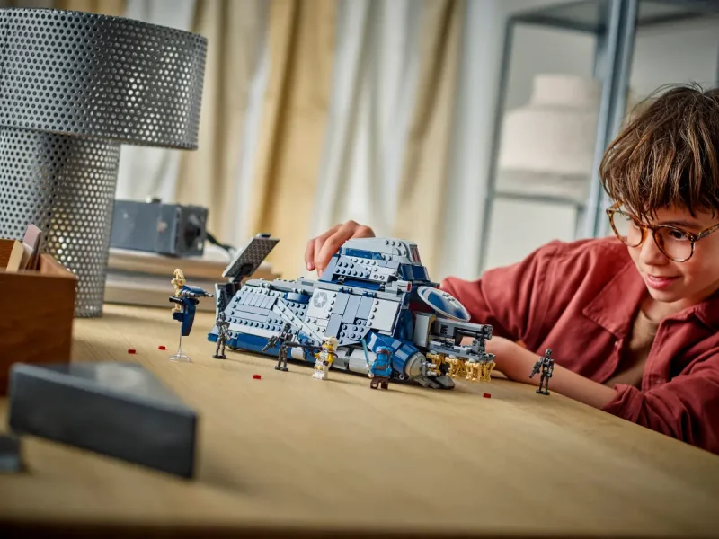 LEGO Vehiculul MTT™ al separatișilor din Bătălia de pe Felucia
