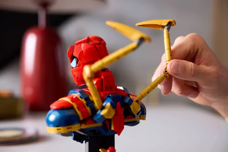 LEGO Bustul lui Iron Spider-Man