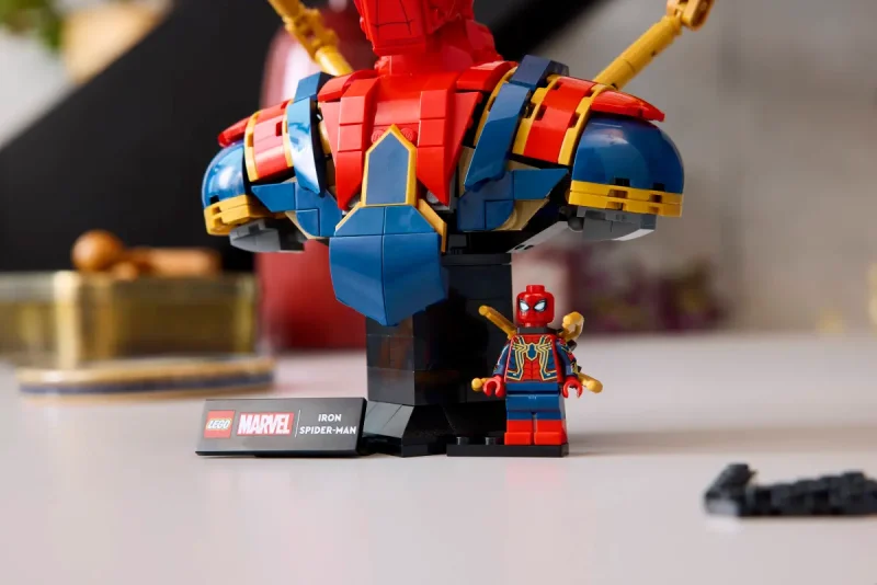 LEGO Bustul lui Iron Spider-Man