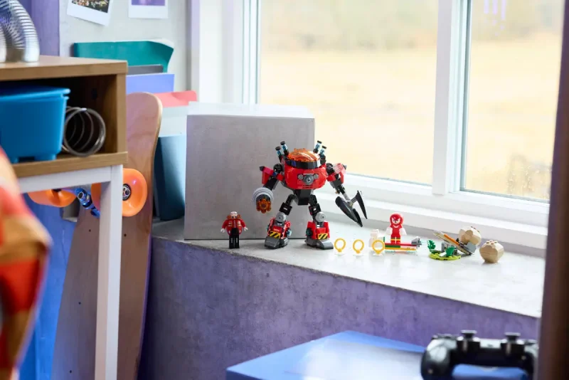 LEGO Knuckles vs. Dr. Eggman și robotul Egg Crusher