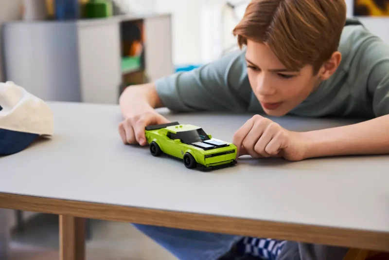 LEGO Mașina sport Dodge Challenger SRT Hellcat