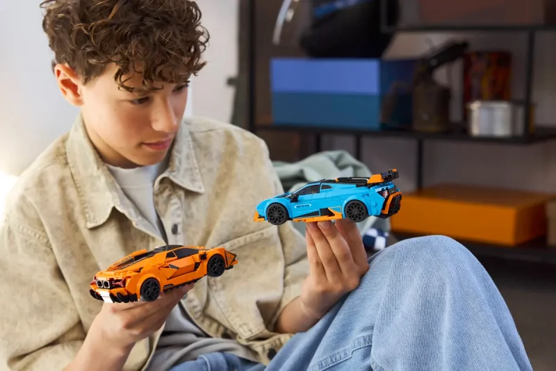 LEGO Lamborghini Revuelto și Huracán STO