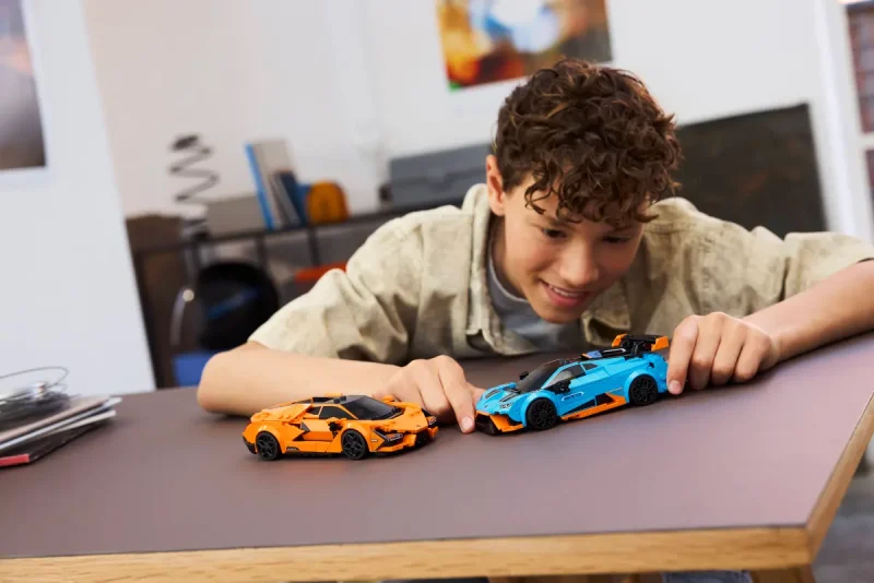 LEGO Lamborghini Revuelto și Huracán STO