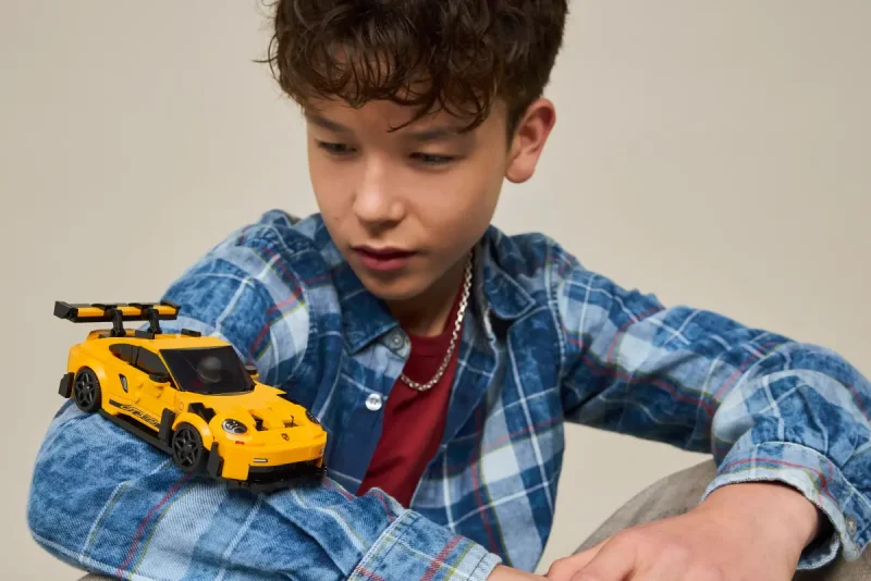 LEGO Supermașina Porsche 911 GT3 RS