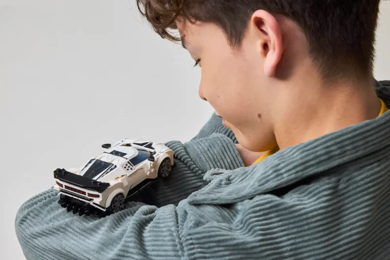 LEGO Hipermașina sport Bugatti Centodieci