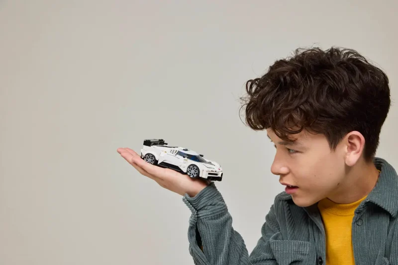 LEGO Hipermașina sport Bugatti Centodieci