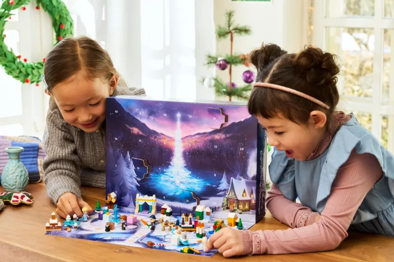 LEGO Disney Regatul de gheață Calendar de advent 2025