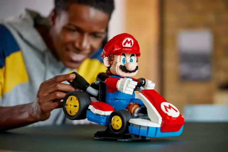 LEGO Mario Kart™: Mario & Standard Kart