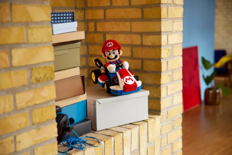 LEGO Mario Kart™: Mario & Standard Kart