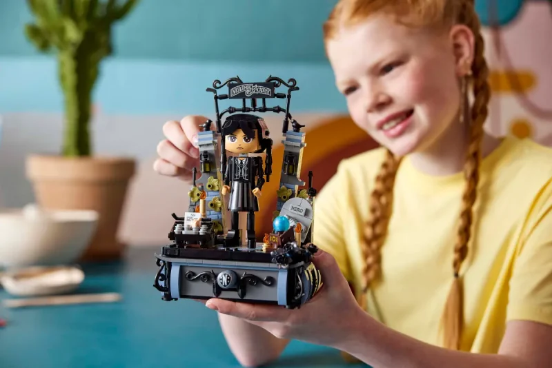 LEGO Figurină Wednesday Addams