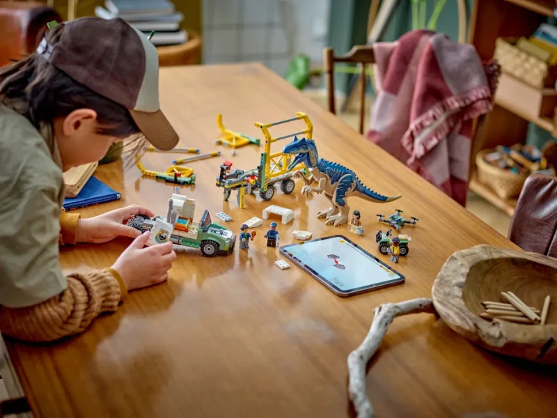 LEGO Misiunea ”Dinozaur”: Camion de transport pentru un Allosaurus
