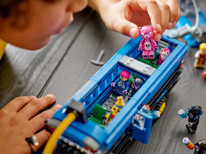 LEGO Battle Bus