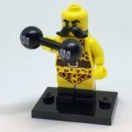 - Minifigurina LEGO seria 17 - Circus Strongman