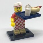 - Minifigurina LEGO seria 17 - Hot Dog Vendor