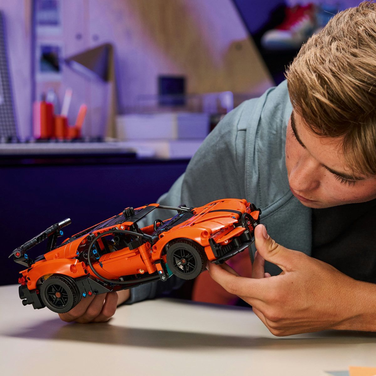 LEGO Hipermașina Bugatti Chiron Pur Sport - imagine 3