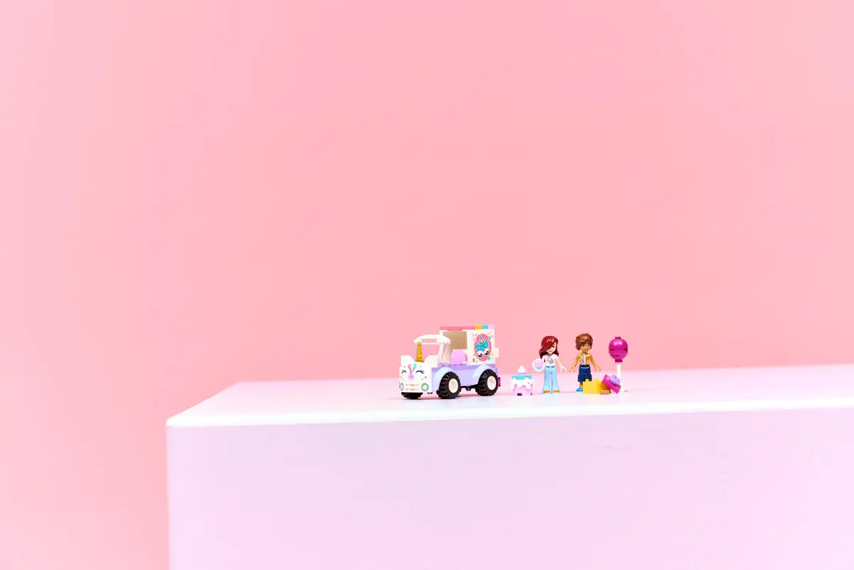 LEGO Mașină-unicorn pentru livrare de torturi - imagine 3