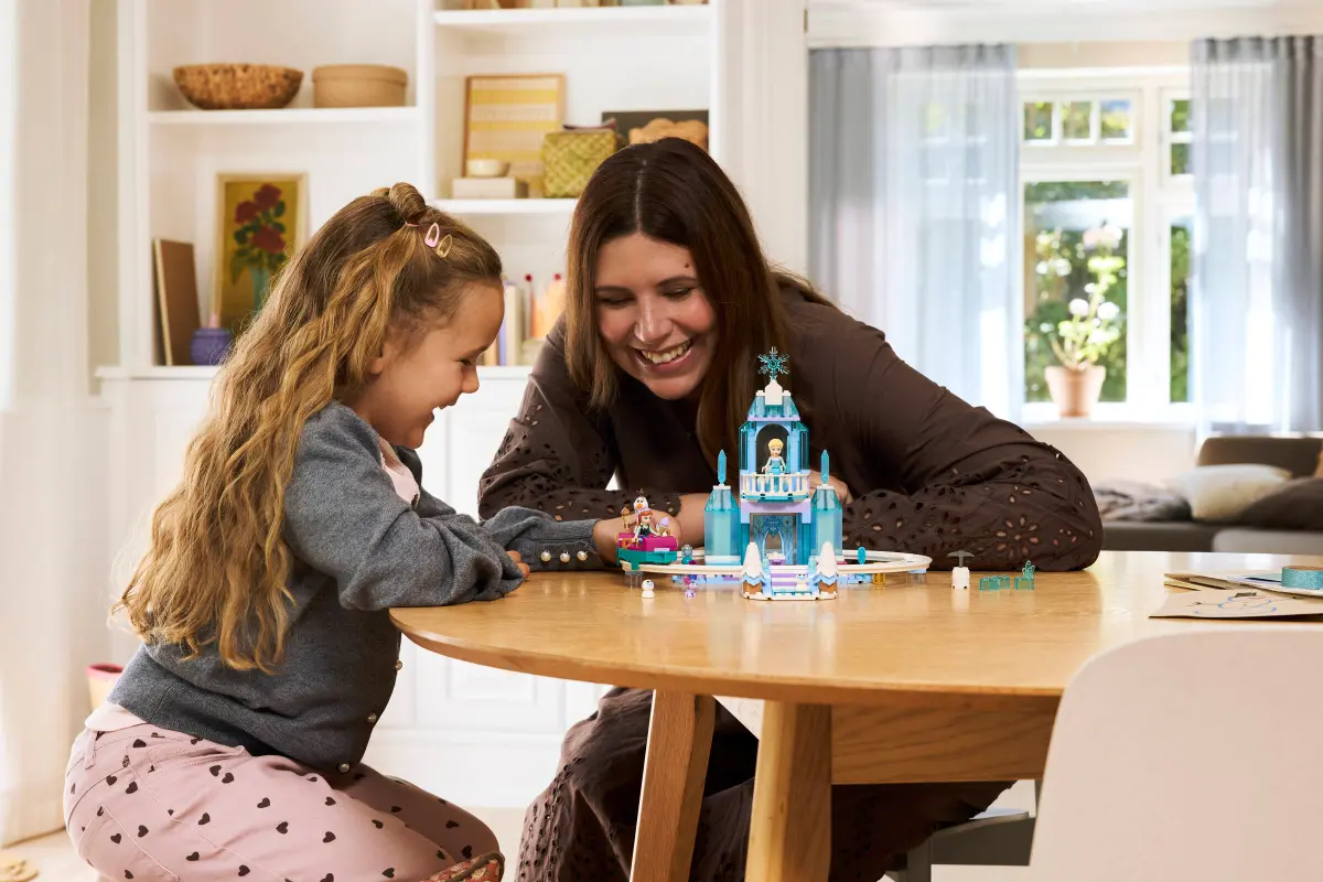 LEGO Aventură cu sania pe șine la castelul de gheață al Elsei - imagine 4