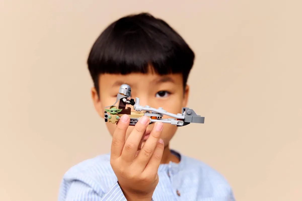 LEGO Motocicleta rapidă a lui Mandalorian și Grogu - imagine 4