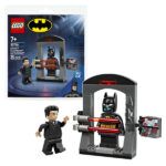 - LEGO Batman™: Bruce Wayne™ și Batcostumul