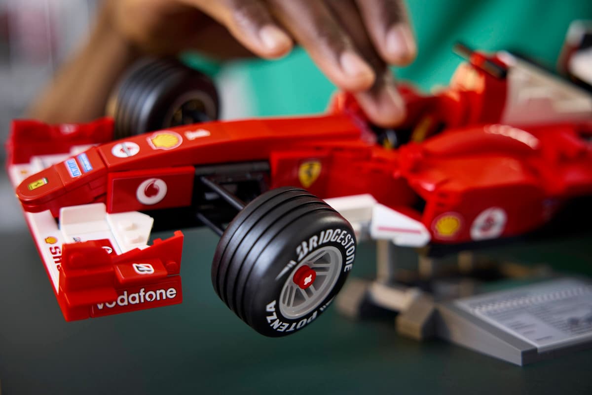 LEGO Ferrari F2004 și Michael Schumacher - imagine 4
