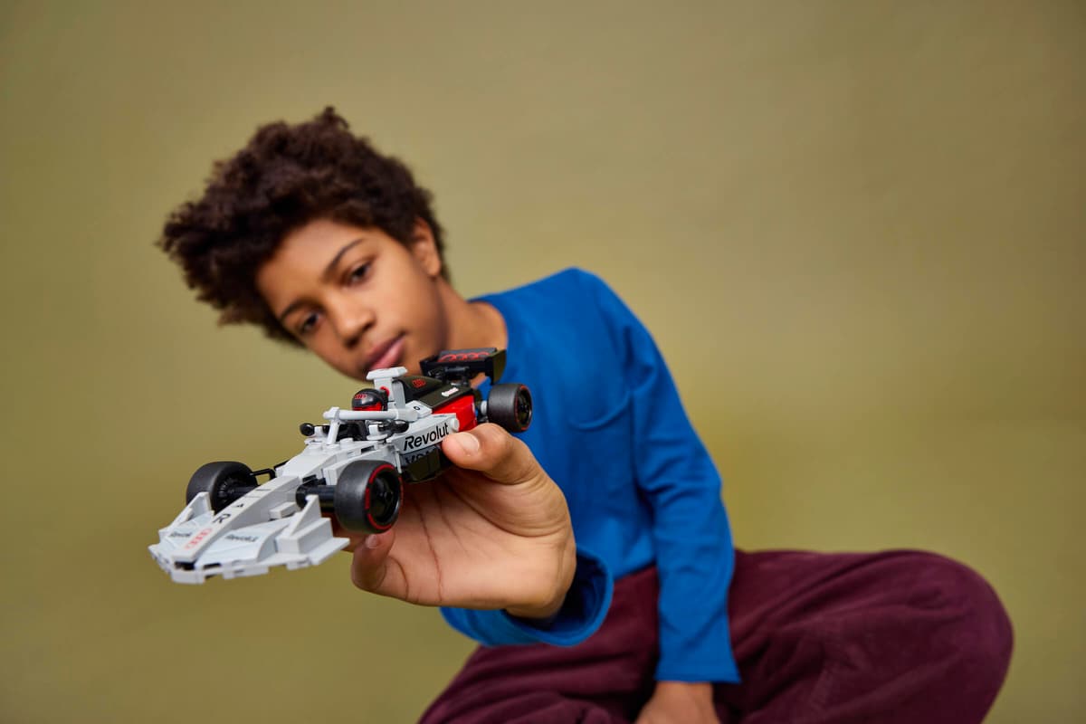 LEGO Mașină de curse Audi Revolut F1® Team R26 - imagine 3