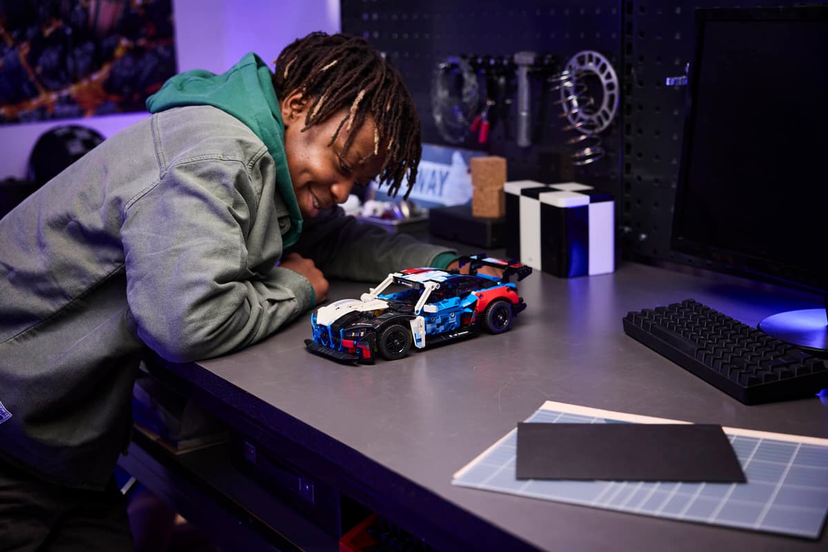 LEGO Mașina de curse BMW M4 GT3 EVO - imagine 4