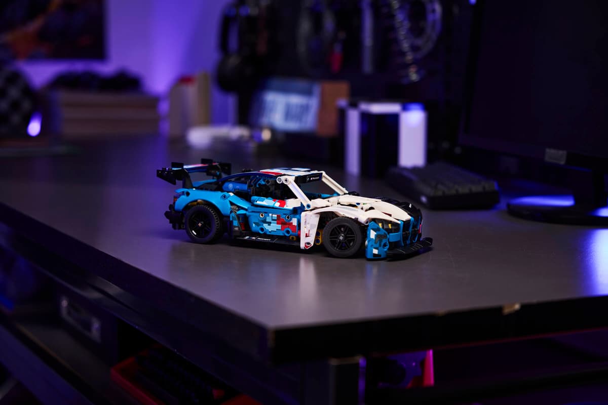 LEGO Mașina de curse BMW M4 GT3 EVO - imagine 2