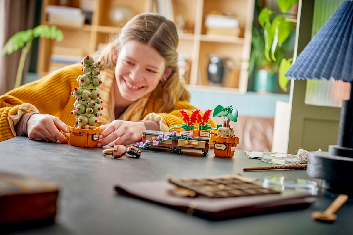 LEGO Plante pentru ora de ierbologie de la Hogwarts™ - imagine 3