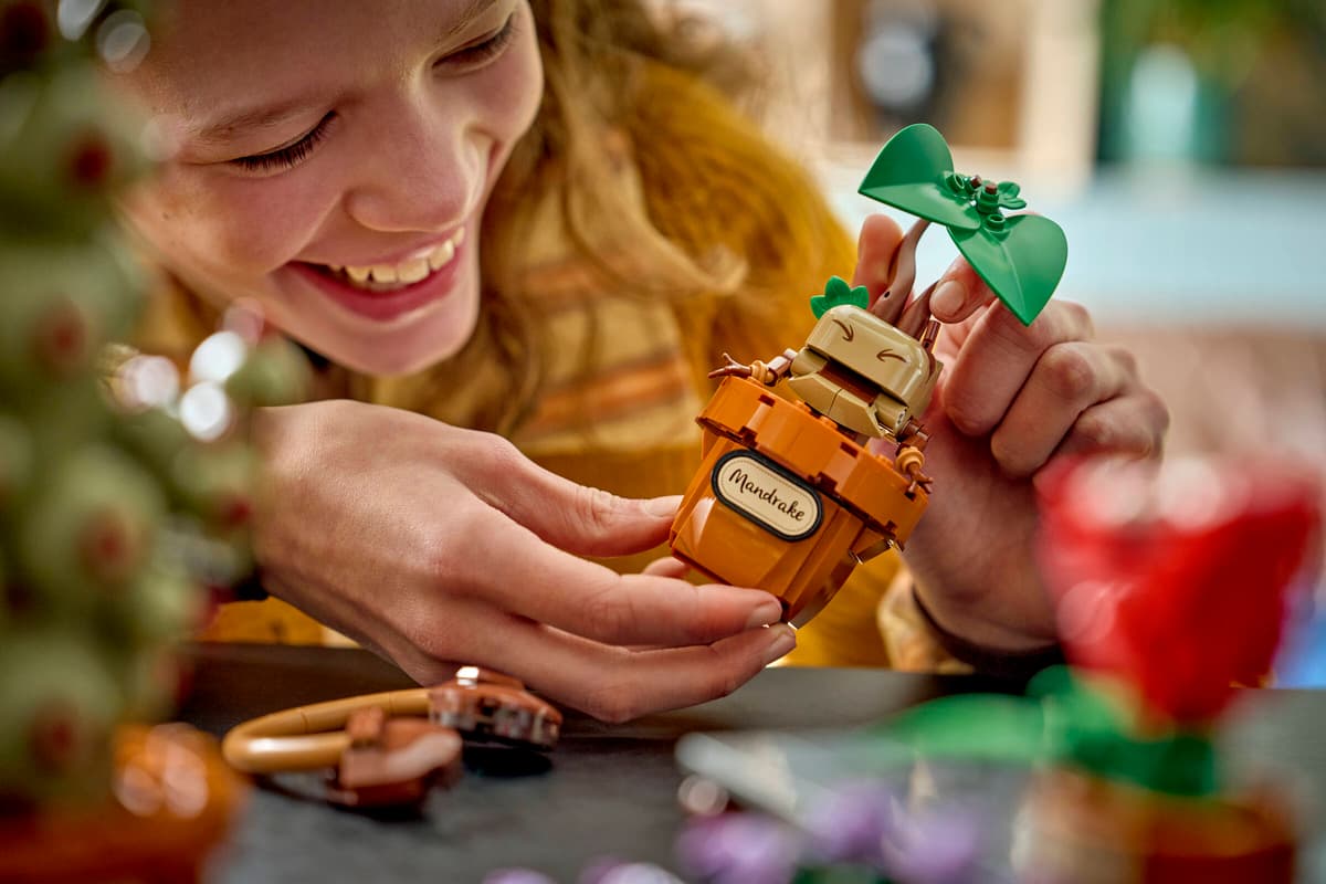 LEGO Plante pentru ora de ierbologie de la Hogwarts™ - imagine 4