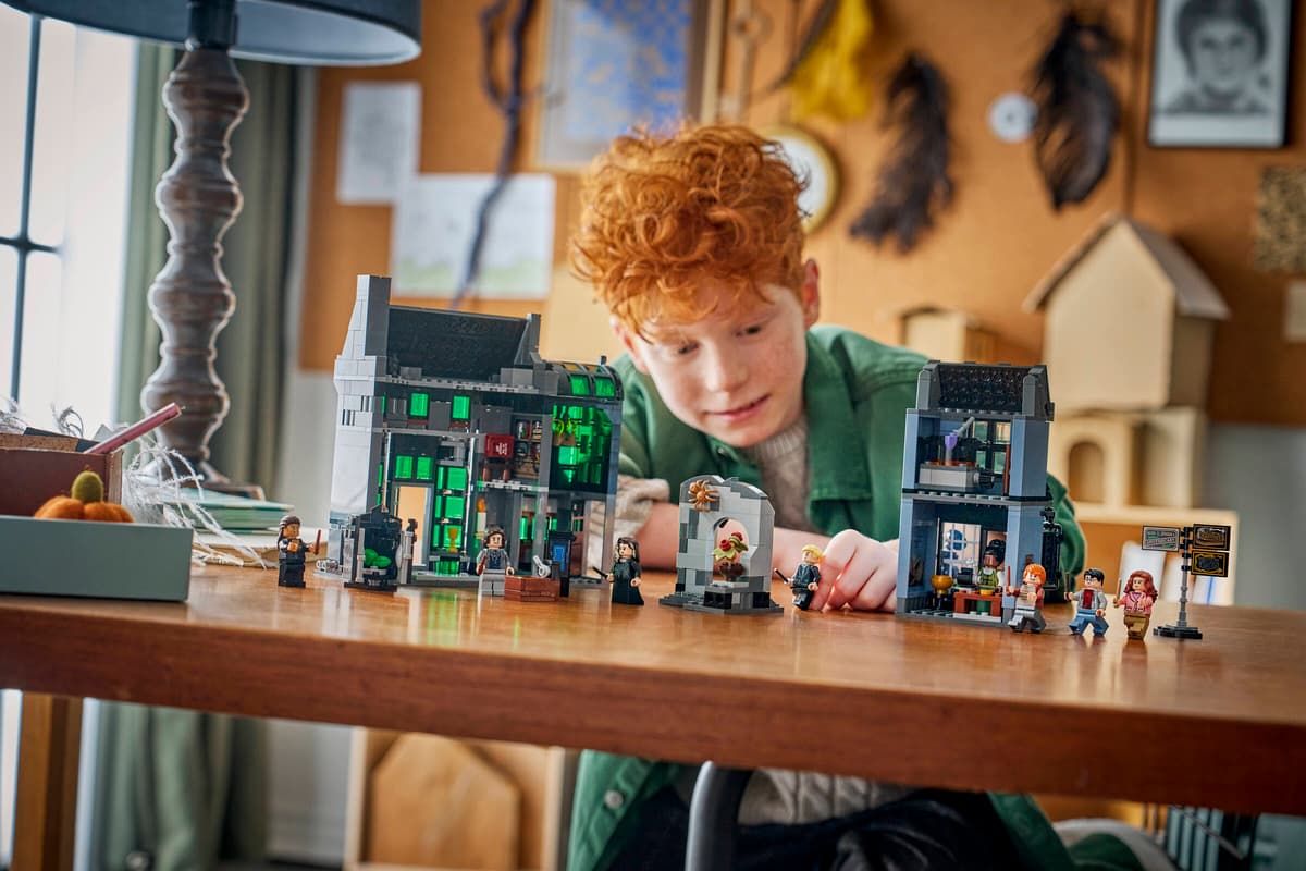 LEGO Magazinele de vrăjitorii de pe Aleea Nocturn - imagine 4