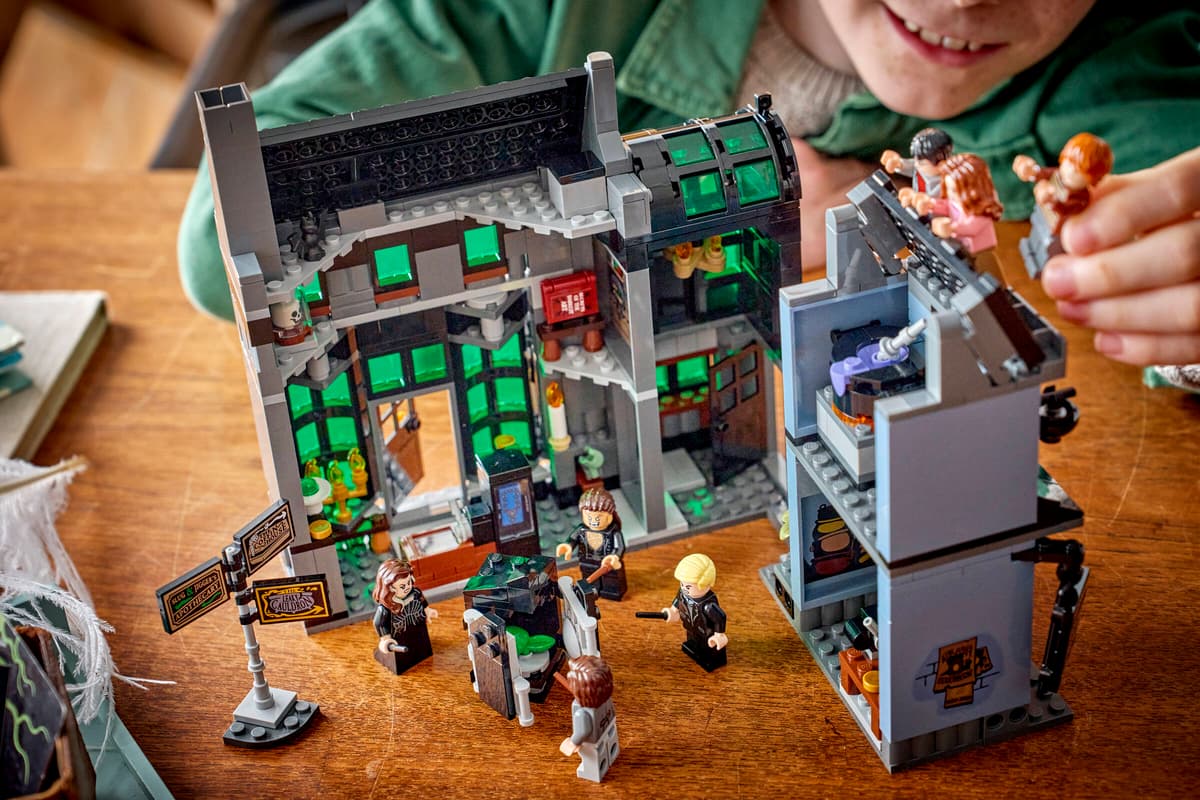 LEGO Magazinele de vrăjitorii de pe Aleea Nocturn - imagine 3
