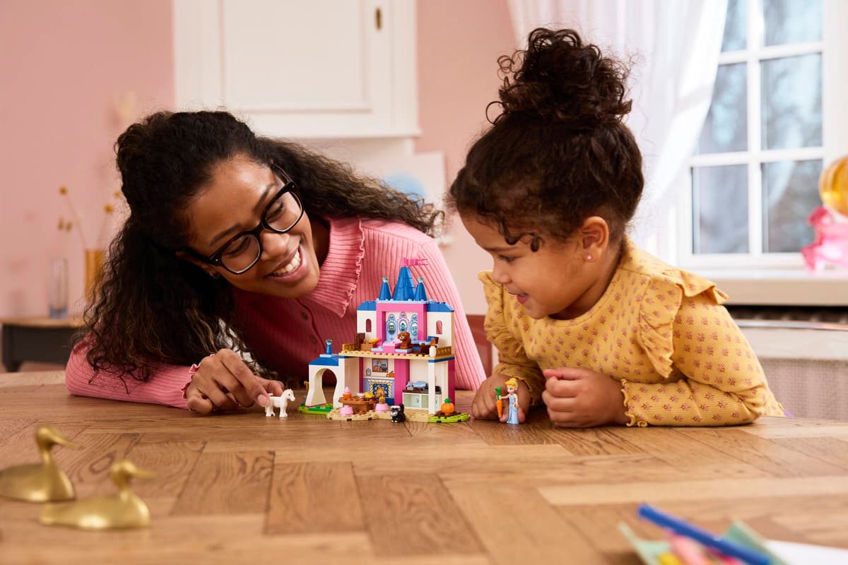 LEGO Castelul cu animăluțe al Cenușăresei - imagine 3