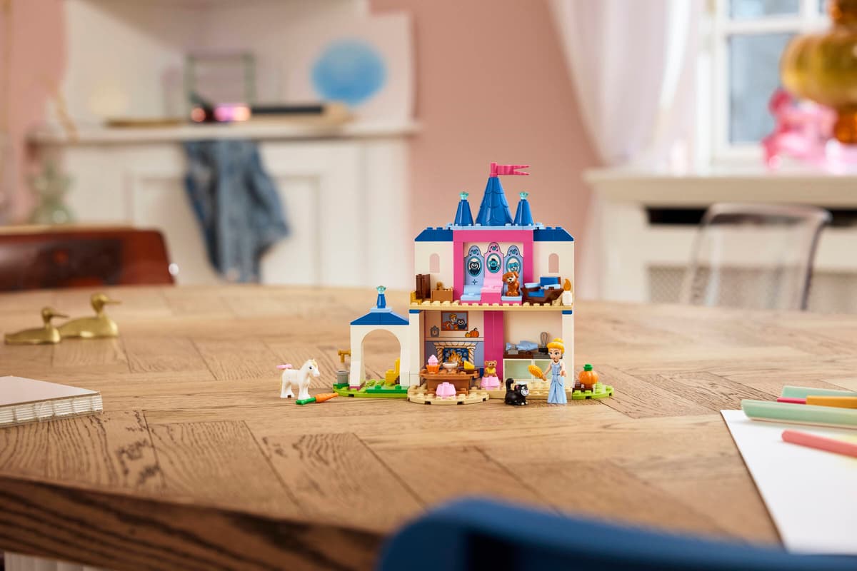 LEGO Castelul cu animăluțe al Cenușăresei - imagine 2
