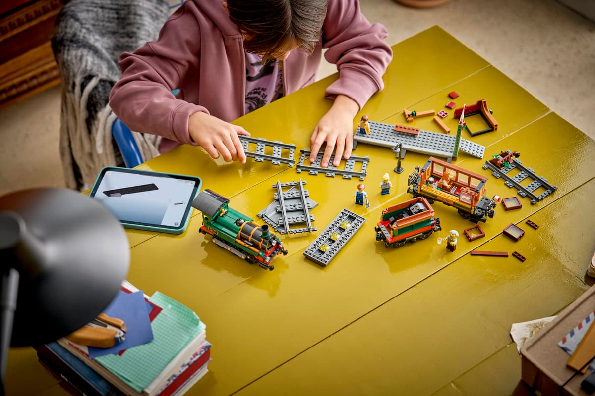 LEGO Tren cu aburi vintage - imagine 2