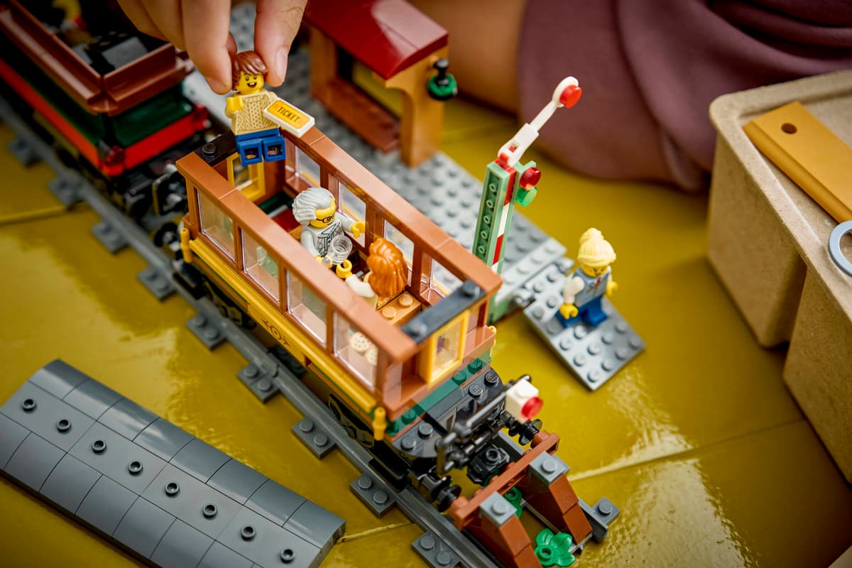 LEGO Tren cu aburi vintage - imagine 4