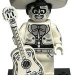 - LEGO Minifigurina Disney 100 Ernesto de la Cruz