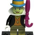 - LEGO Minifigurina Disney 100 Jiminy Cricket