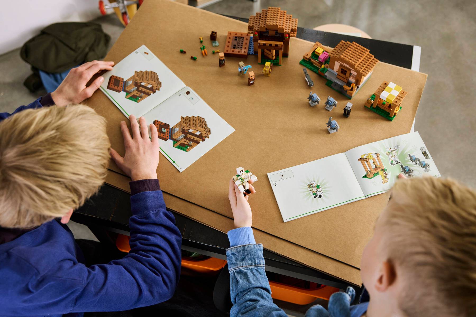 LEGO Atacul Evocatorilor asupra satului - imagine 4