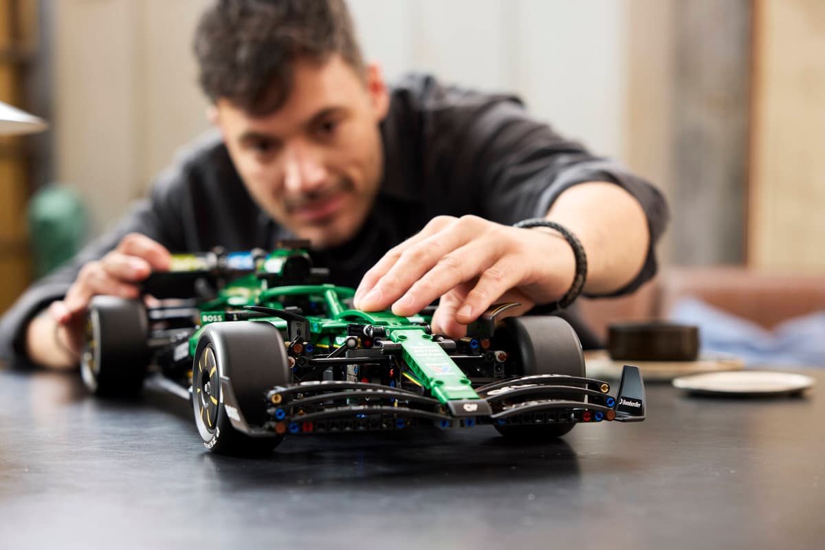 LEGO Mașina F1® Aston Martin Aramco AMR25 - imagine 4