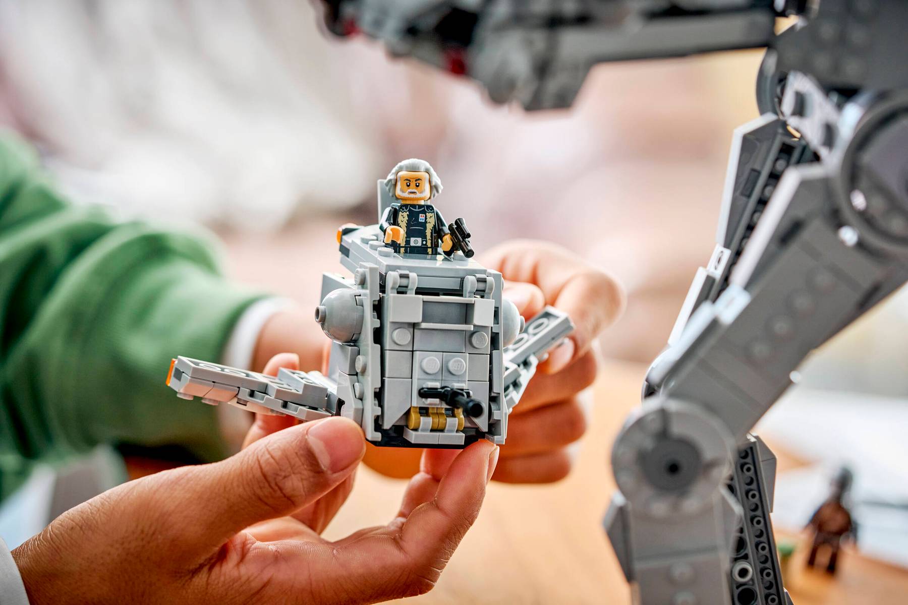 LEGO AT-AT™ cu INT-4 din Vestigiul Imperiului - imagine 4