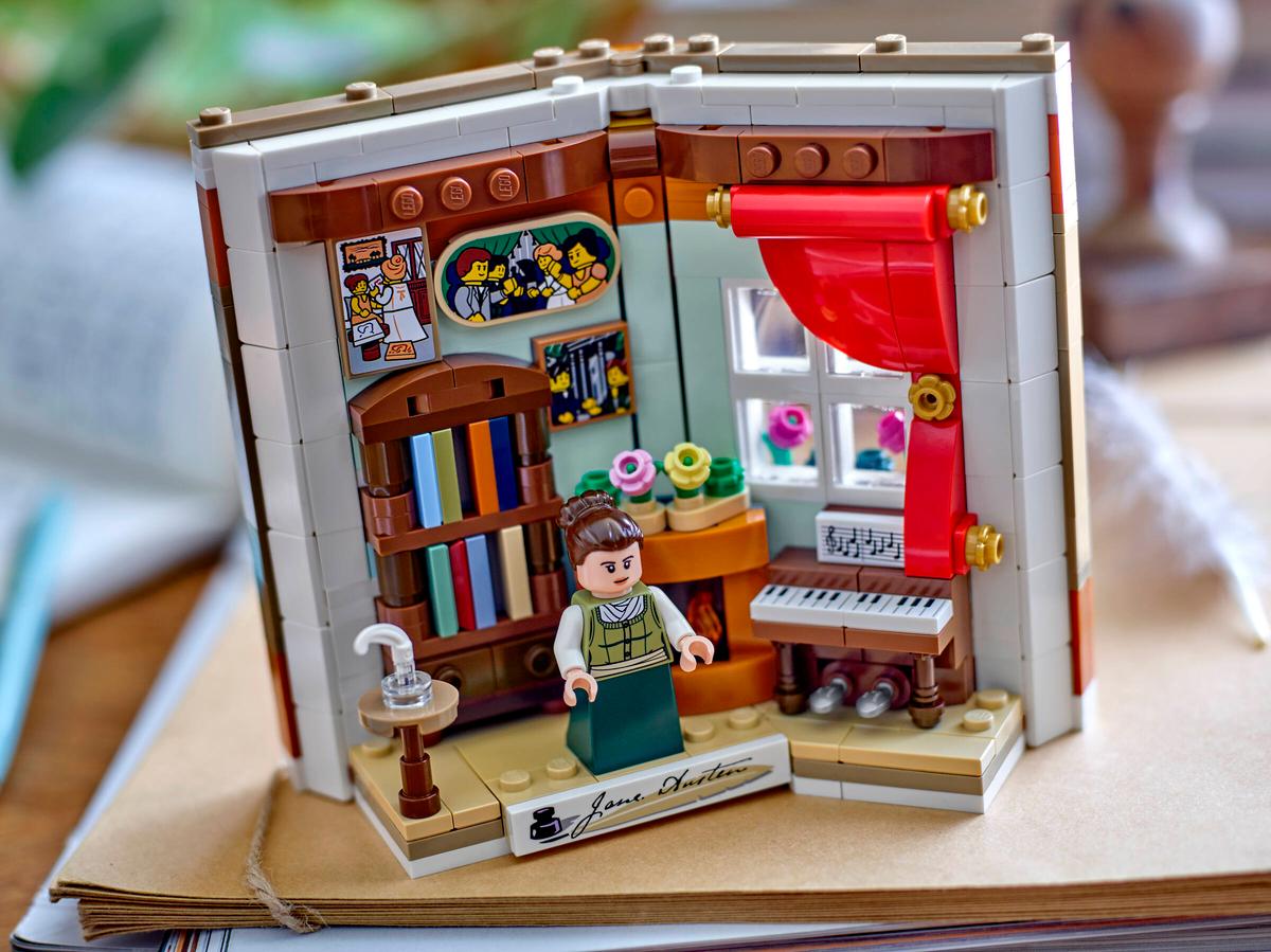 LEGO Omagiu adus cărților lui Jane Austen - imagine 4