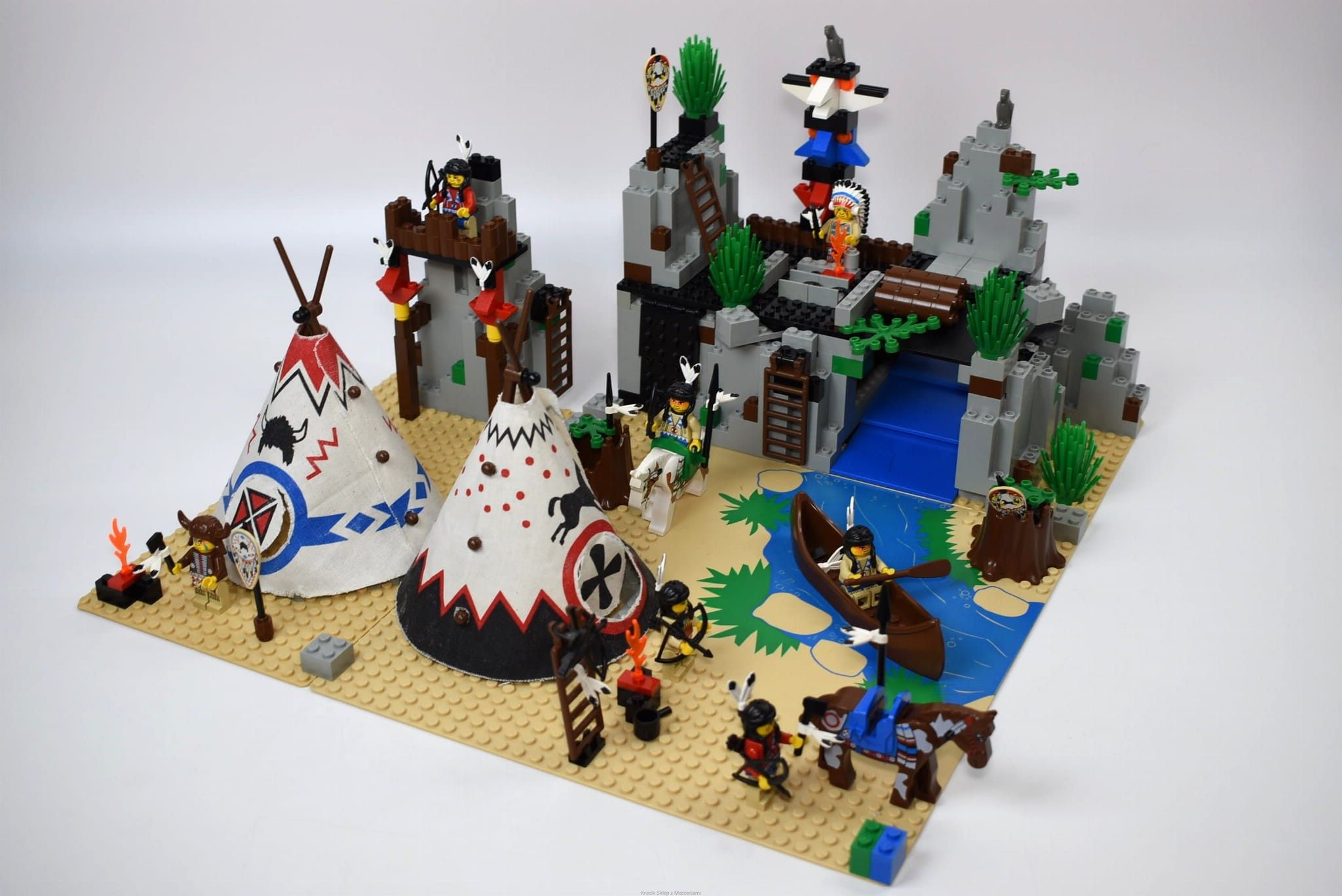 LEGO Rapid River Village - imagine 2
