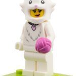 - LEGO Minifigurina seria 28: Fluffy Costume Fan